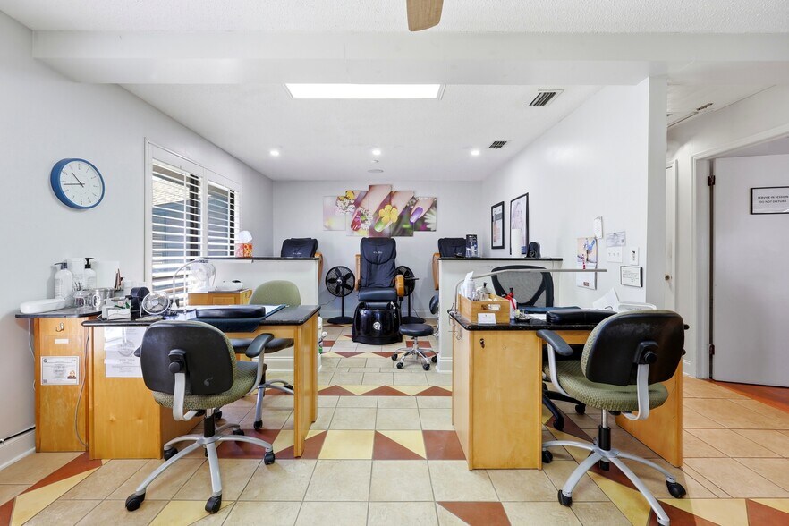 More Photos Of 3683 Crown Point Rd, Jacksonville Storefront Retail Office For Sale