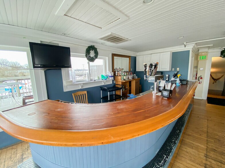 More Photos Of 14442 Solomons Island Rd, Solomons Restaurant For Lease