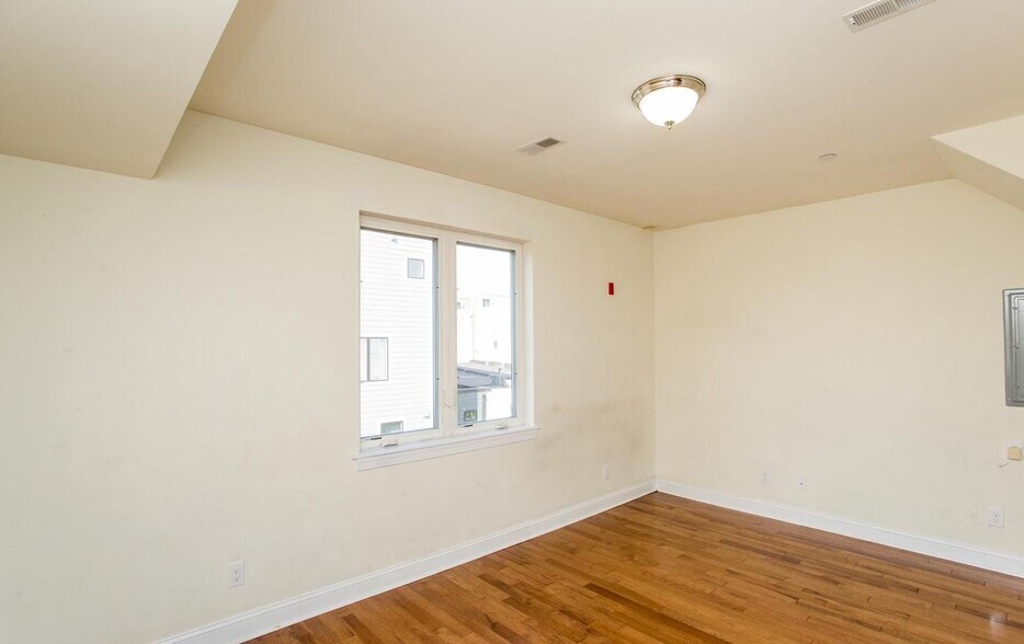 More Photos Of 1860 Frankford Ave, Philadelphia Storefront Retail Residential For Sale