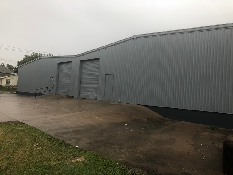 More Photos Of 106 NW 17th St, Grand Prairie Warehouse For Lease