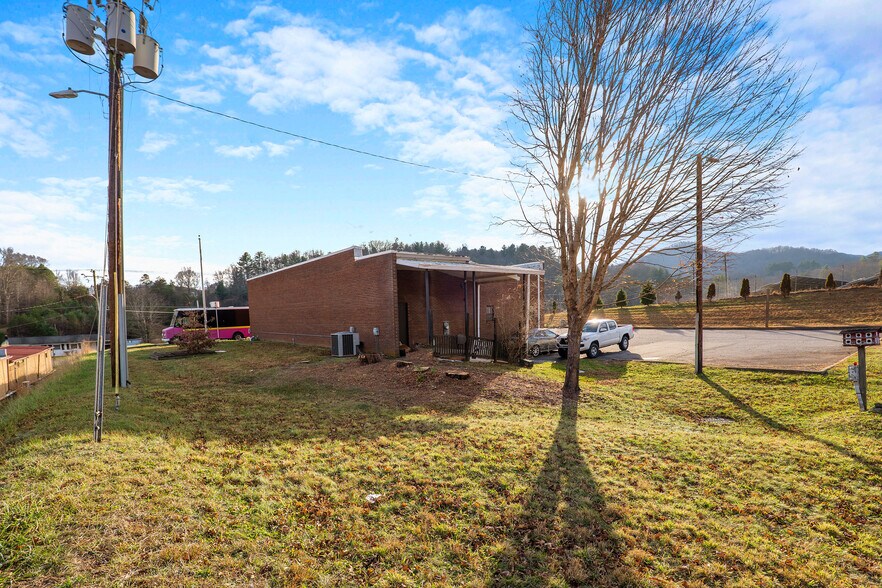More Photos Of 2935 New Leicester Hwy, Leicester Showroom For Sale