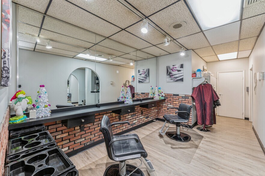 More Photos Of 917 Hempstead Tpke, Franklin Square Storefront For Sale