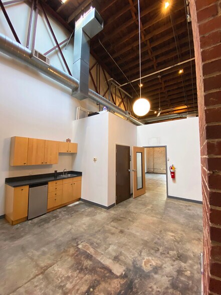 More Photos Of 675 Pulaski St, Athens Loft Creative Space For Lease