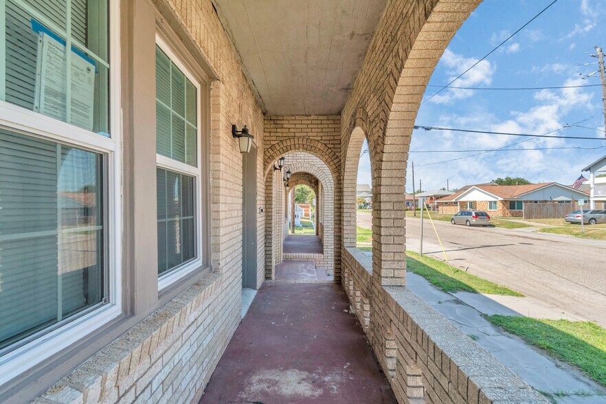 More Photos Of 915 8th St, Galveston Apartments For Sale