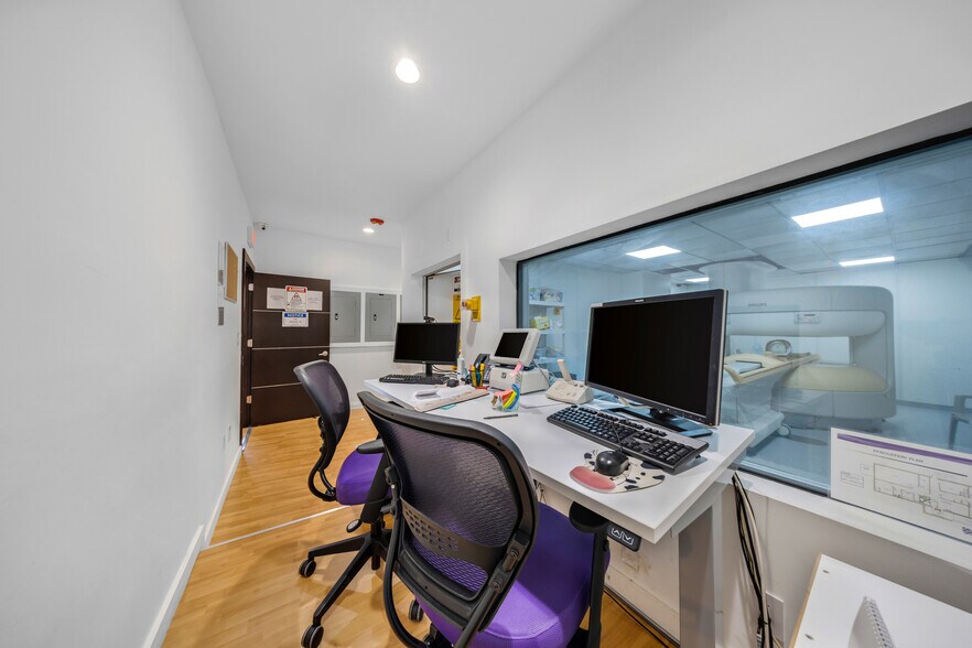 More Photos Of 99 W 49th St, Hialeah Medical For Lease