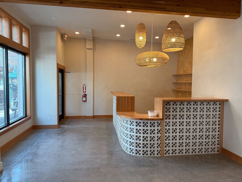 More Photos Of 519-527 NW 21st Ave, Portland Storefront Retail Office For Sale