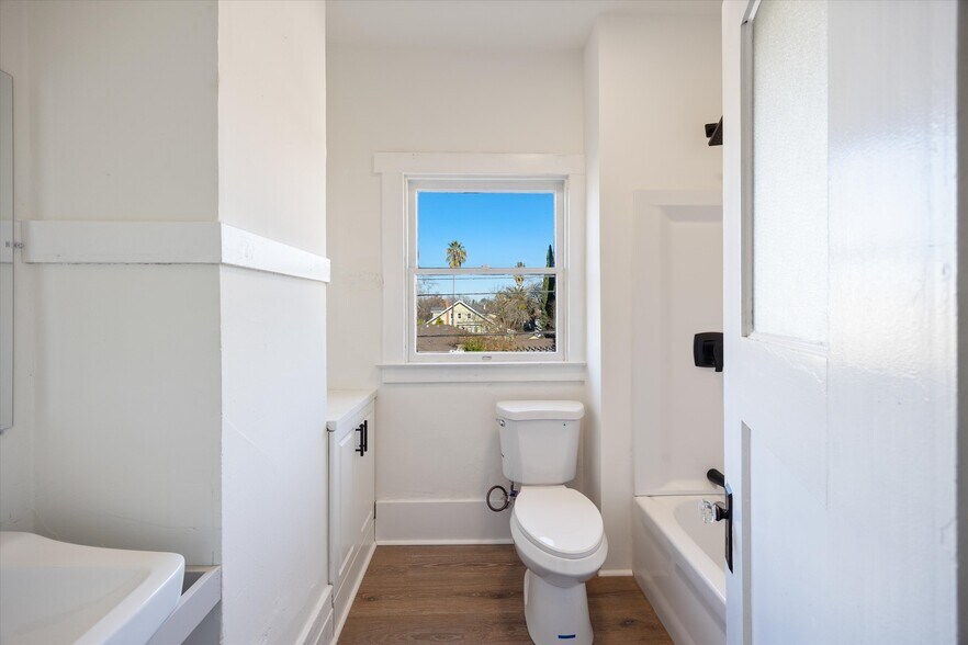 More Photos Of 1717 26th St, Sacramento Apartments For Sale