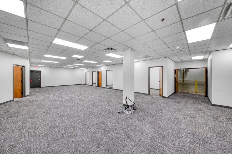 More Photos Of 3285 Saturn Ct, Peachtree Corners Warehouse For Sale