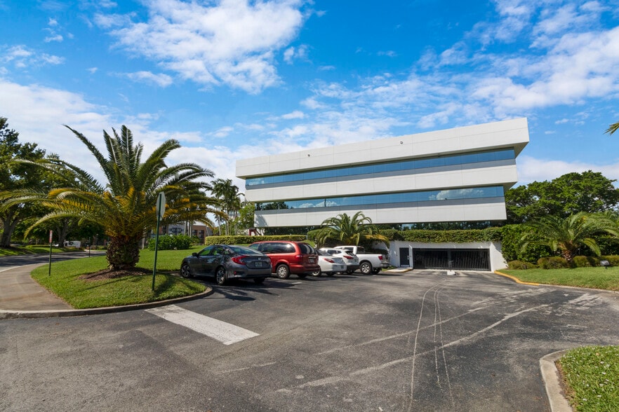 More Photos Of 220 Congress Park Dr, Delray Beach Office For Lease
