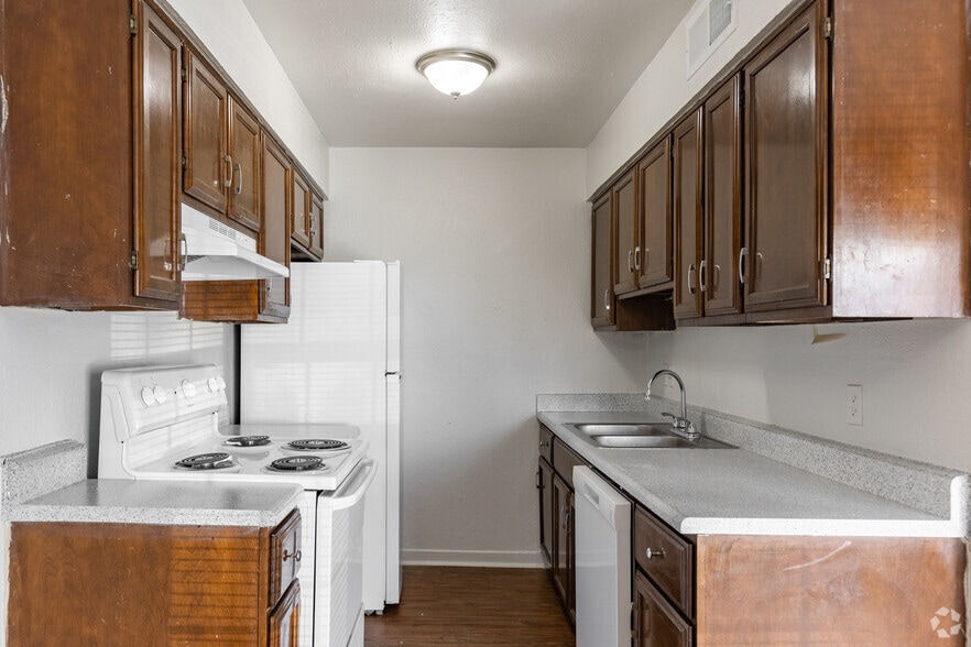 More Photos Of 101-121 S Bonnie Brae St, Denton Apartments For Sale