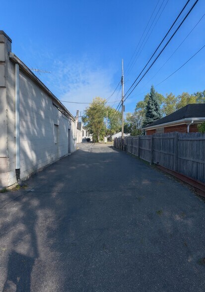 More Photos Of 24758 Southfield Rd, Southfield Restaurant For Sale