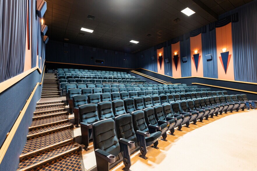 More Photos Of 400 Follett St, Lemoore Freestanding For Sale