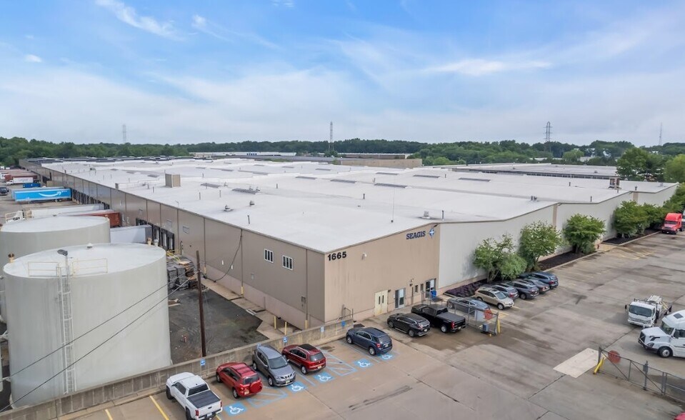 More Photos Of 1665 Jersey Ave, North Brunswick Warehouse For Lease