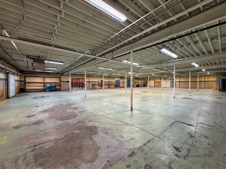 More Photos Of 195 Hudson St, Cornwall-on-Hudson Distribution For Lease