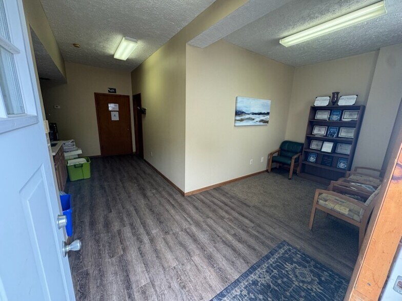 More Photos Of 108 Ball St, East Syracuse Flex For Sale