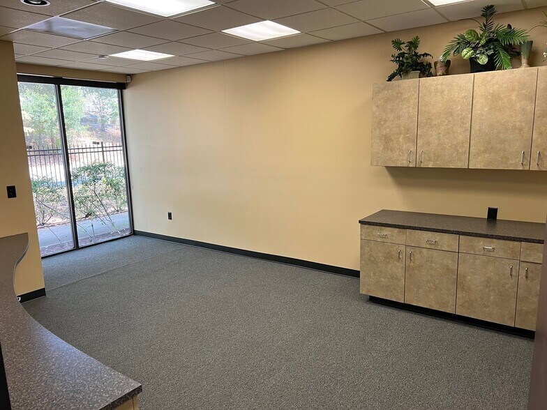 More Photos Of 11110 E I-10 Fwy, Houston Office For Sale