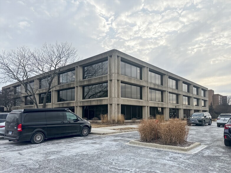 More Photos Of 4200 Commerce Ct, Lisle Coworking Space