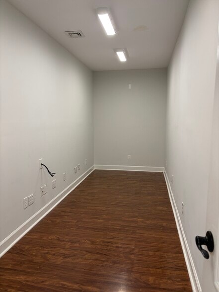 More Photos Of 1161 NW Broad St, Murfreesboro Office For Lease