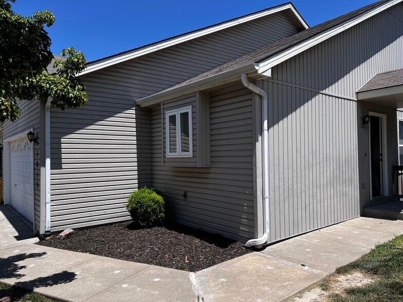 More Photos Of 3005-3033 S Shrank Cir, Independence Apartments For Sale