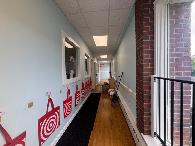 More Photos Of 41 Wendell Ave, Pittsfield Specialty For Sale
