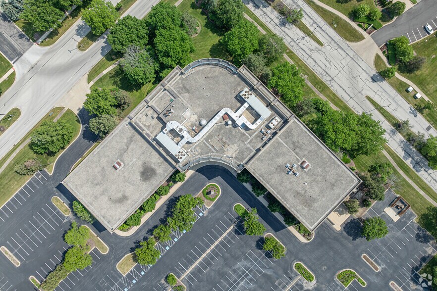 More Photos Of 215 W Diehl Rd, Naperville Office For Sale