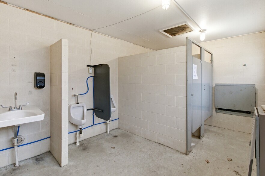 More Photos Of 89 Nolan Rd, Penfield General Retail For Sale