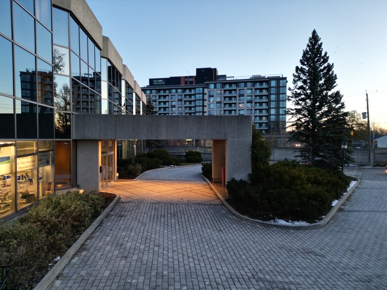 More Photos Of 1929 Russell Rd, Ottawa Medical For Sale