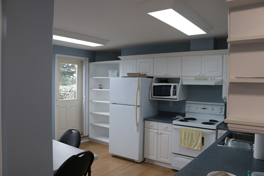More Photos Of 7184 Lantzville Rd, Lantzville Office For Sale
