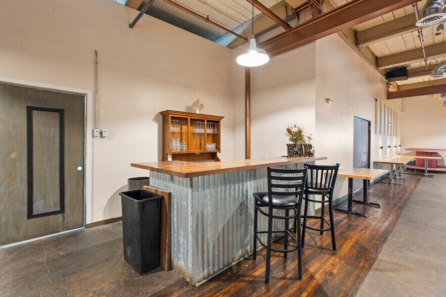 More Photos Of 500 Bridge St, Weissport Restaurant For Sale