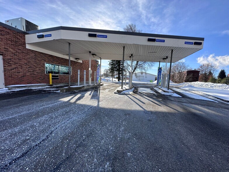 More Photos Of 1219 N Mitchell St, Cadillac Bank For Lease