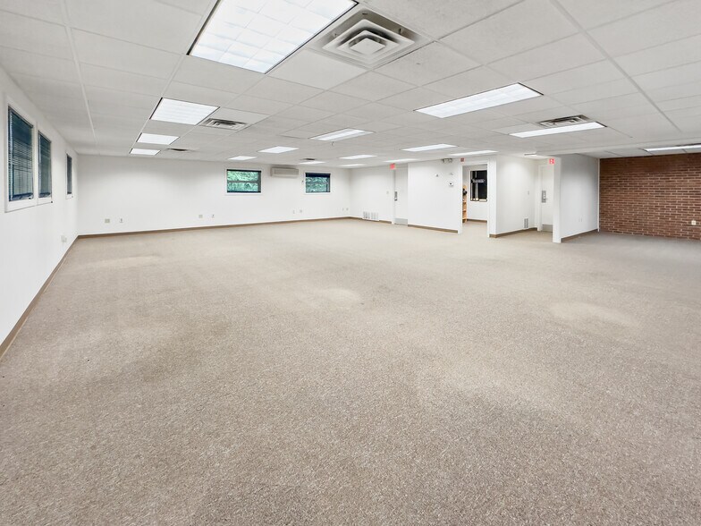 More Photos Of 257 E Center St, Manchester Medical For Lease