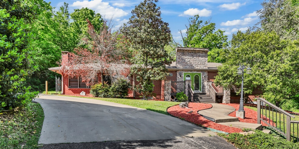 More Photos Of 1543 Madison St, Clarksville Specialty For Sale