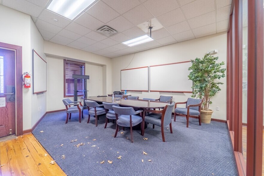 More Photos Of 9 Stewart St, Franklin Office For Sale