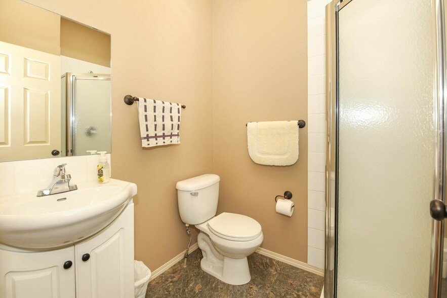 More Photos Of 5209 49A Ave, Bentley Office For Sale