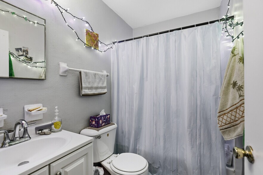 More Photos Of 3704 Greenwood Blvd, Maplewood Apartments For Sale