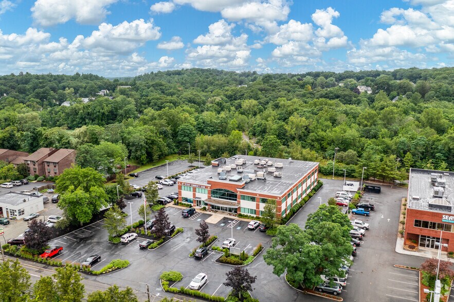 More Photos Of 237 Lexington St, Woburn Office For Lease