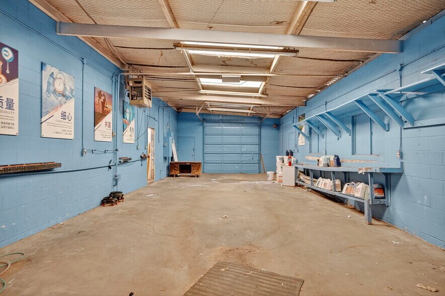 More Photos Of 2201 E 8th St, Odessa Office For Sale