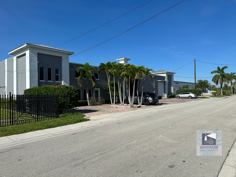 Primary Photo Of 2724 Shawnee Ave, West Palm Beach Showroom For Lease