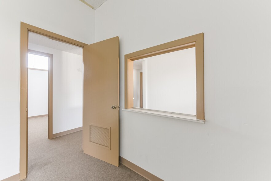 More Photos Of 1022-1024 Pasadena Blvd, Pasadena Medical For Lease