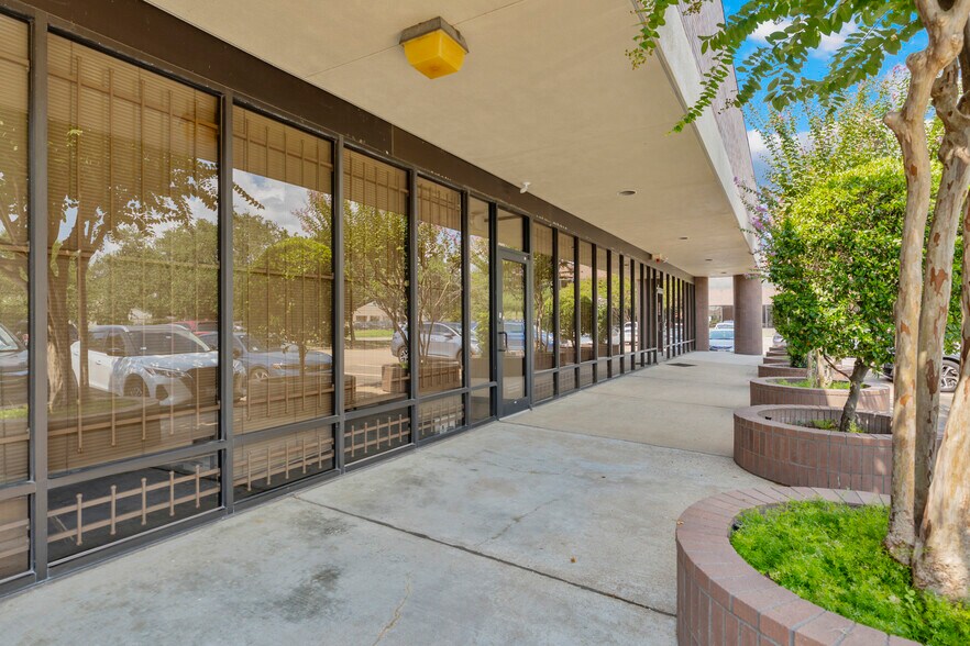 More Photos Of 2525 W Bellfort St, Houston Research And Development For Lease