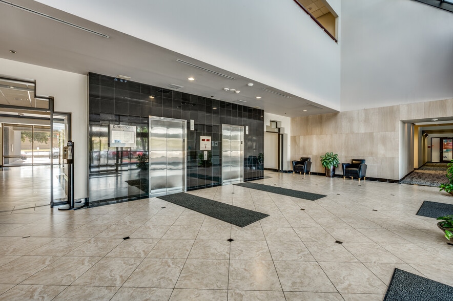 More Photos Of 860 W Airport Fwy, Hurst Office For Lease