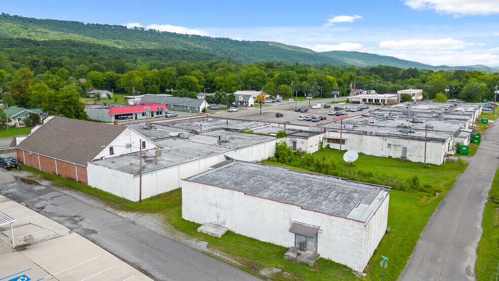 More Photos Of 152 N Main St, Trenton General Retail For Sale