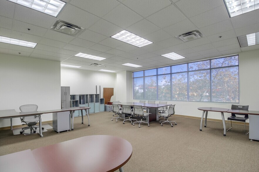 More Photos Of 1568 Lancaster Point Way, San Diego Flex For Sale