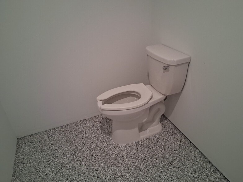 More Photos Of 3939 Tollhouse Dr, Naples Warehouse For Lease