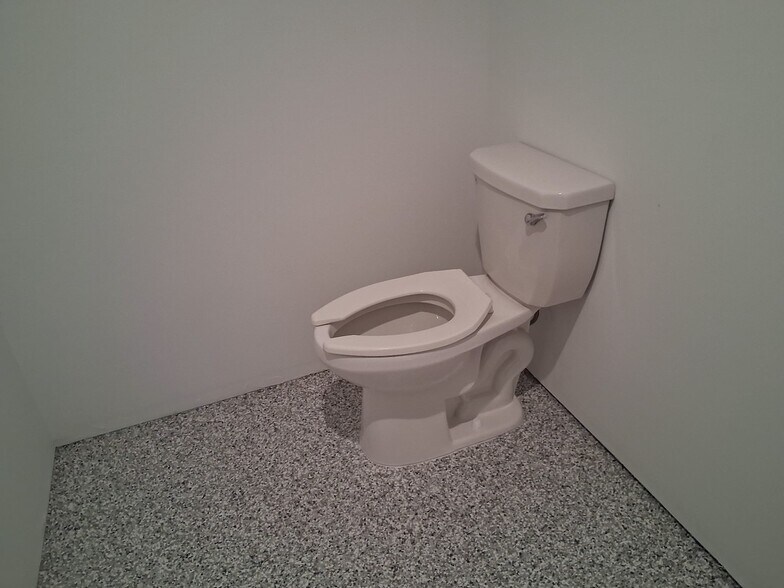 More Photos Of 3939 Tollhouse Dr, Naples Warehouse For Lease