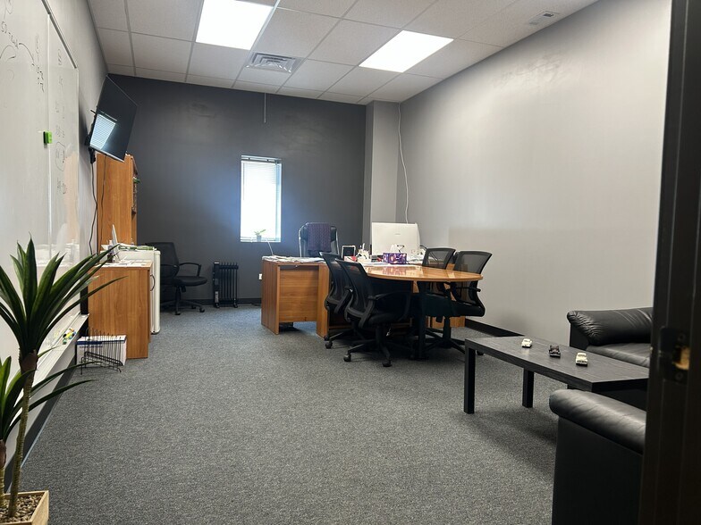More Photos Of 13747 S Western Ave, Blue Island Warehouse For Lease