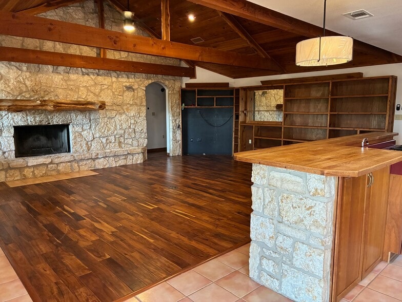 More Photos Of 149 TX-46, Boerne Office For Lease