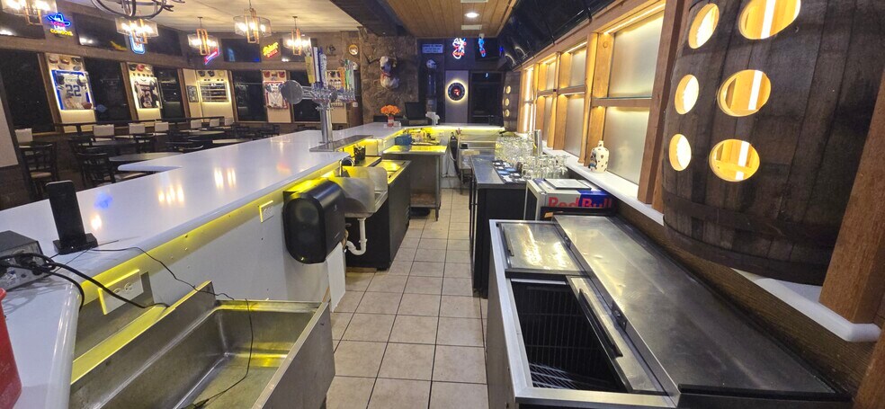 More Photos Of 1401 Texas 16, Graham Restaurant For Sale