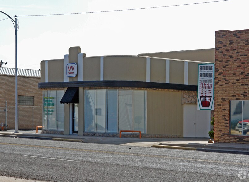 More Photos Of 610 Houston St, Levelland Warehouse For Sale