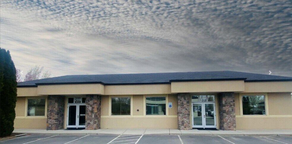 More Photos Of 200 N Seneca Springs Way, Star Office For Lease